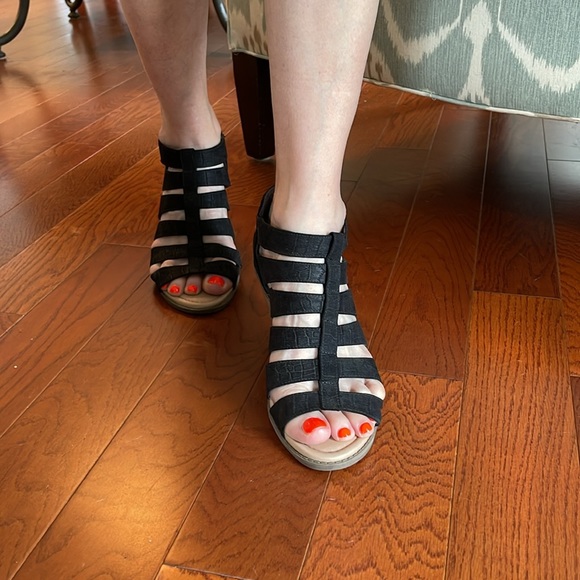 Strappy cage sandals - Picture 6 of 9